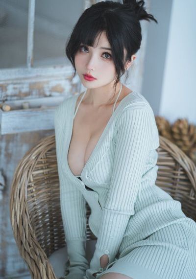 解开班长的裙子猛烈进入