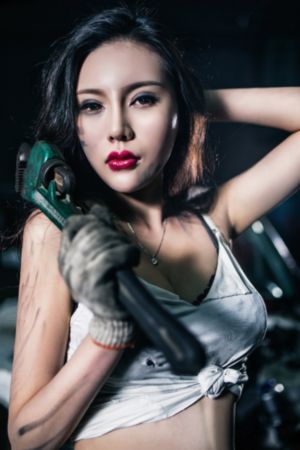 不扣钮扣的女孩