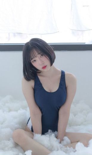 被男人狂揉吃奶胸视频