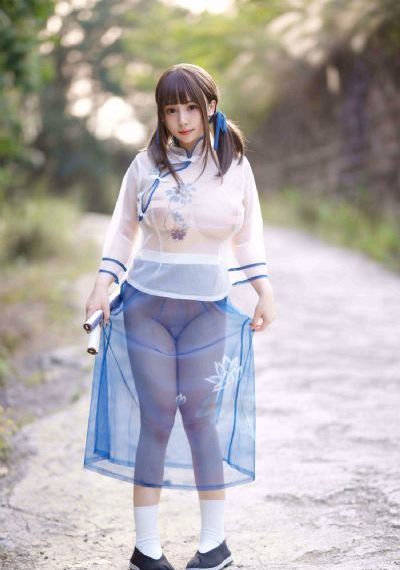 关秀媚三级露全乳视频在