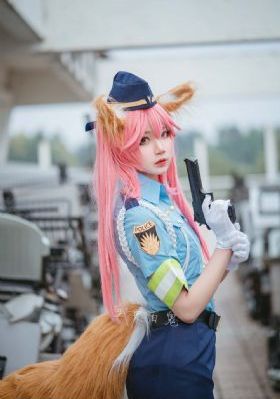 按摩的女大学生